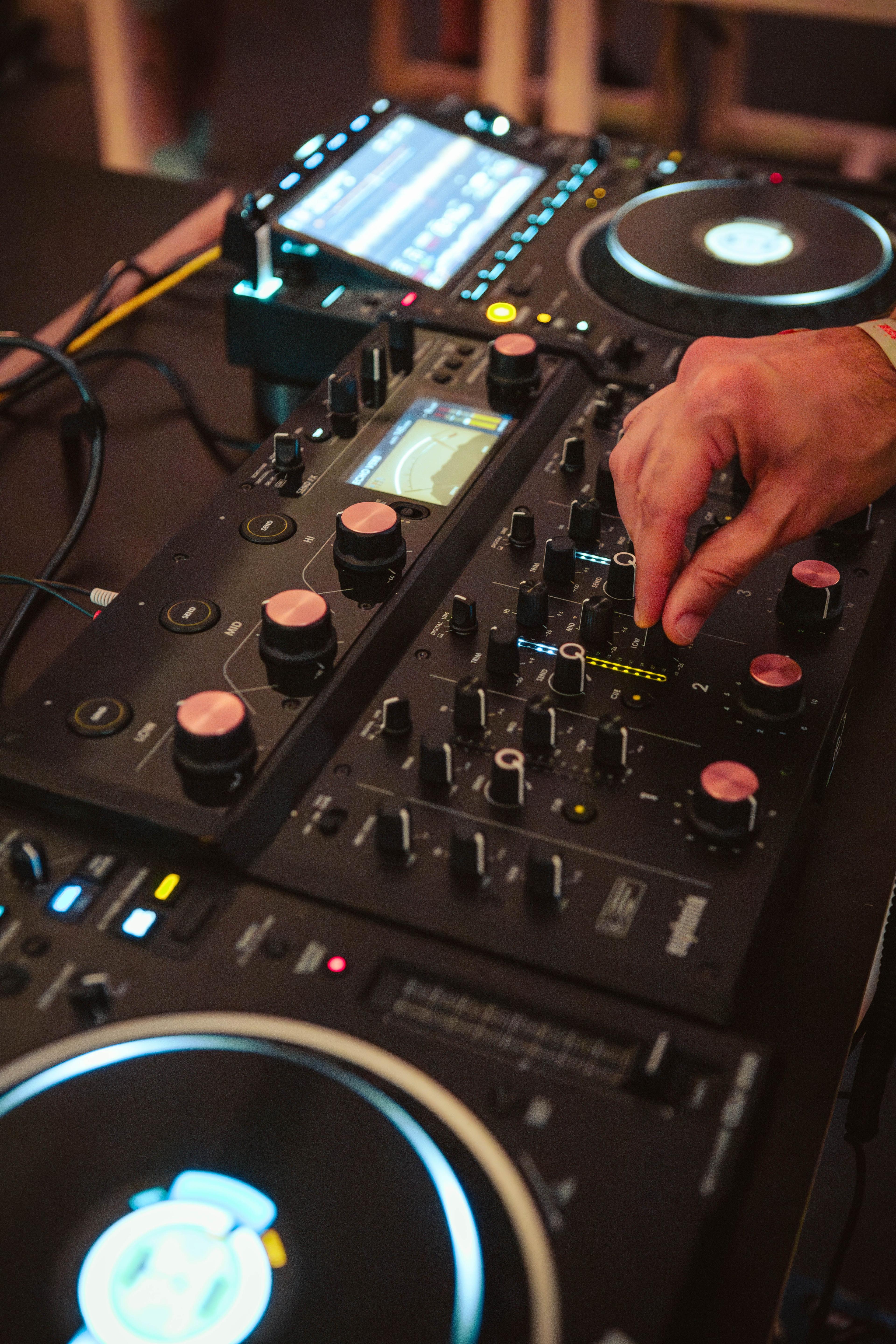 expositor AlphaTheta image