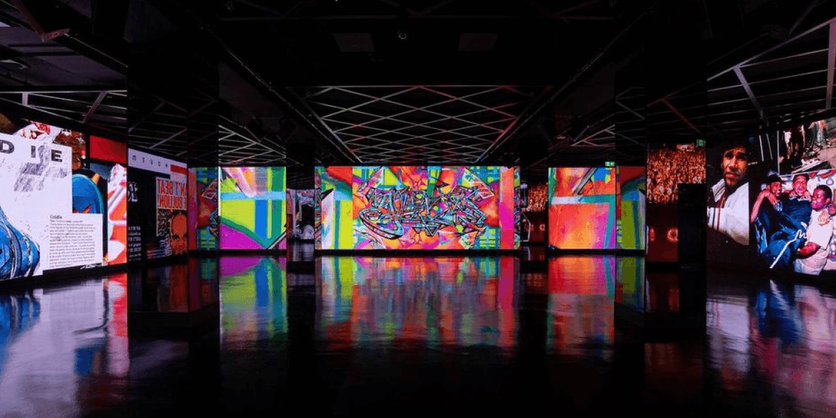 W1 Curates connecting cultures.png